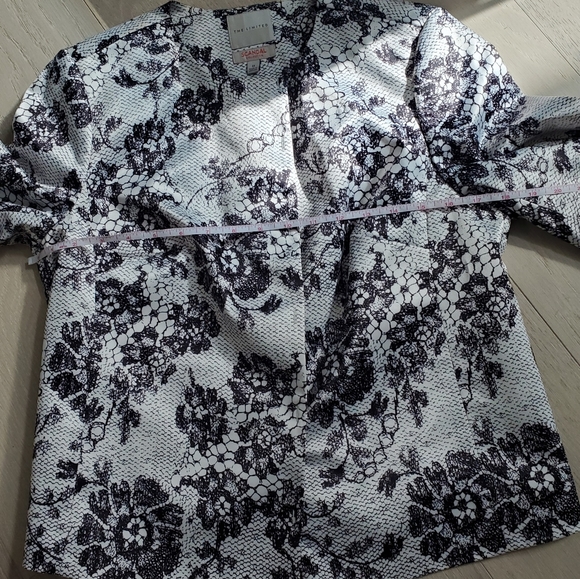 The Limited Scandal Collection Ivory Jacket Rare EUC - Picture 4 of 8